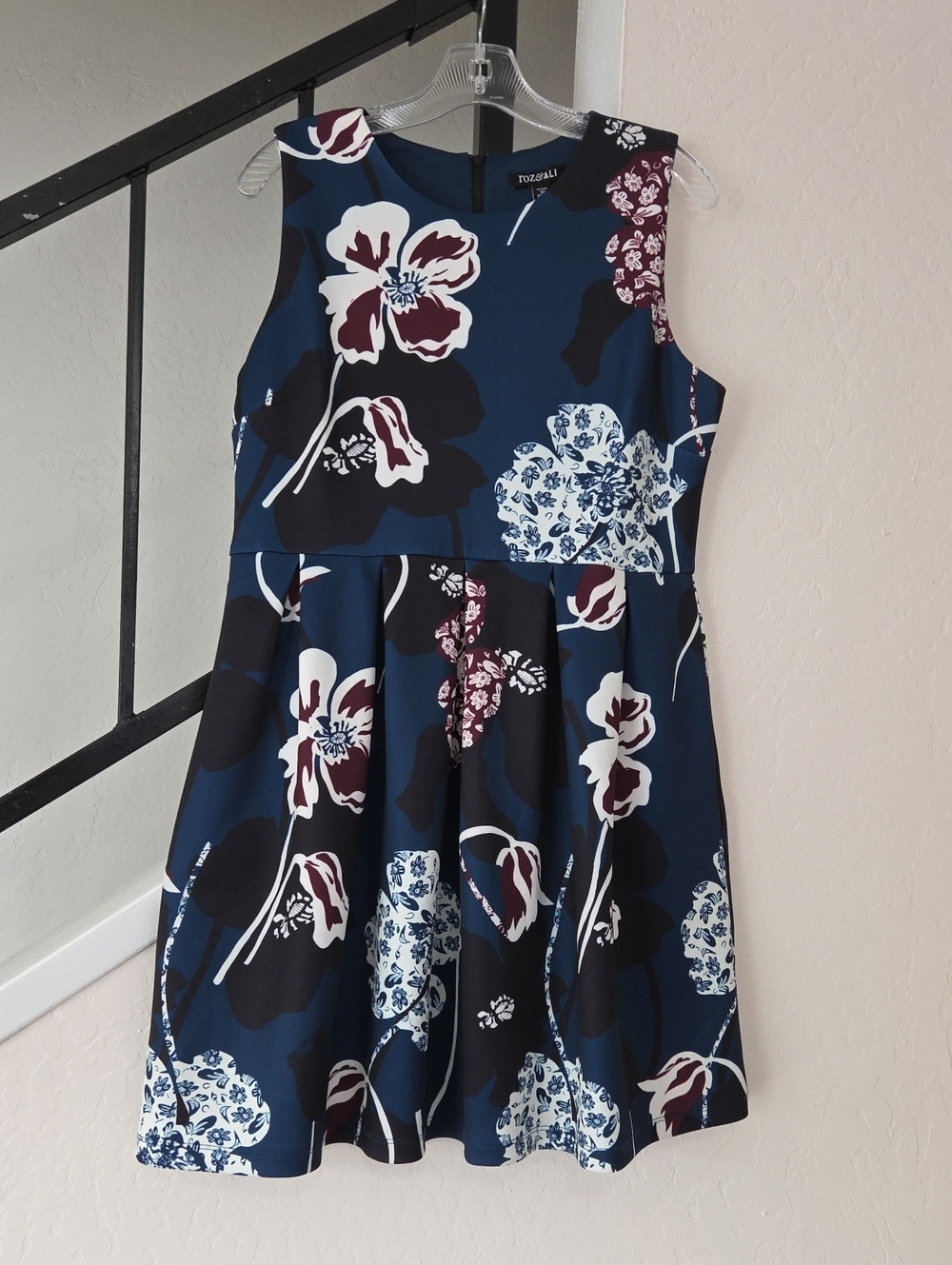 Roz & Ali Blue Floral Dress with Burgundy and Black Accents Size 12P